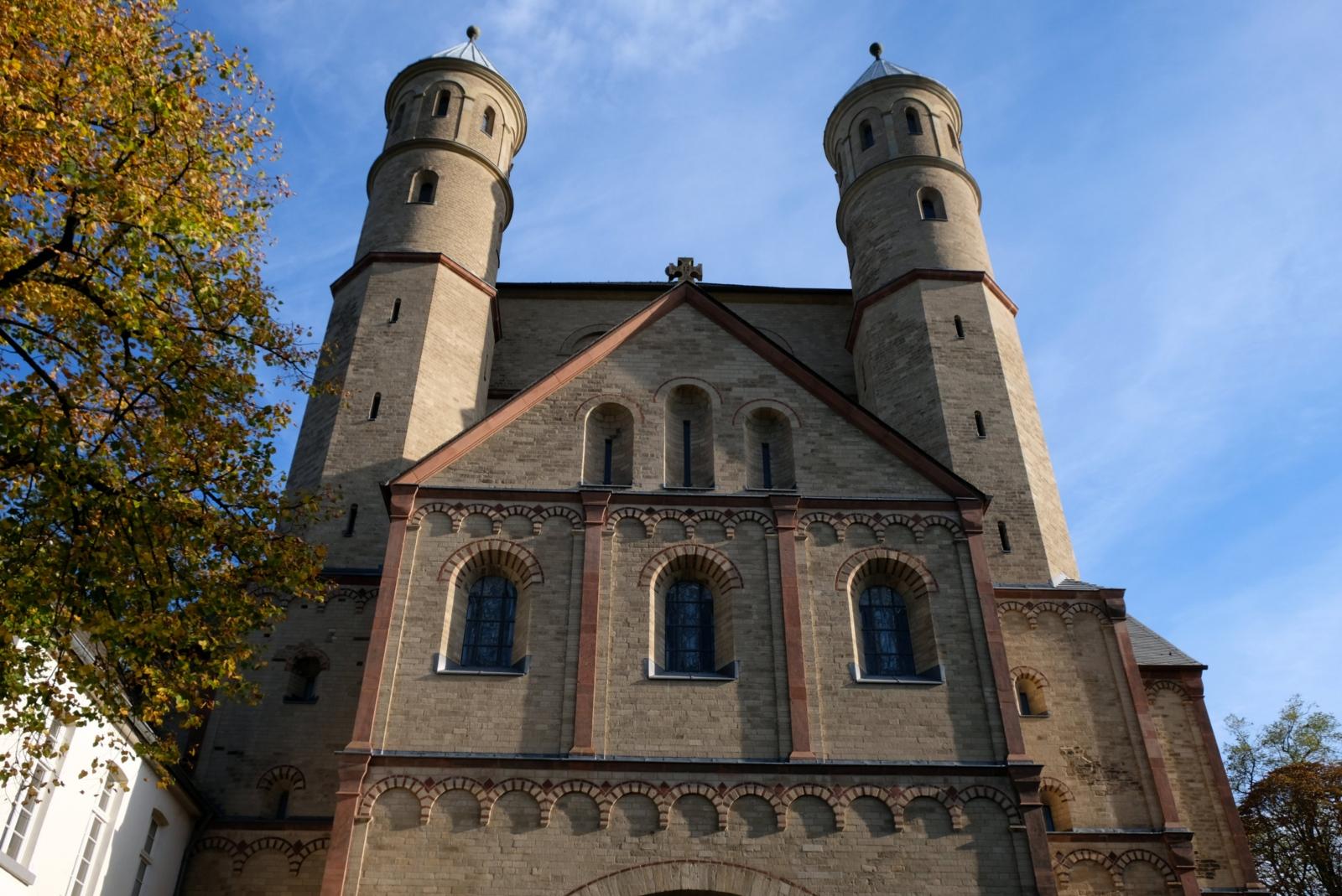 St. Pantaleon Westwerk außen